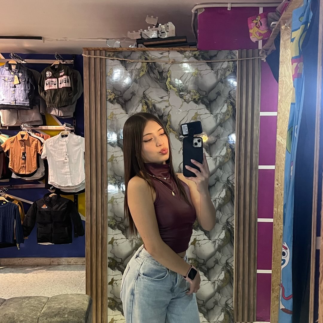 <strong>Andrea M. </strong>Medellín  🇨🇴